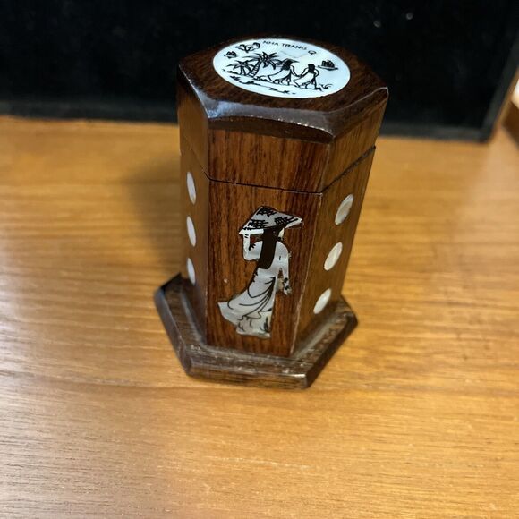 Mother-of-Pearl Inlay Lacquered Jewelry Box, Vintage, Hexagonal - 2", Vietnam - Picture 4 of 6